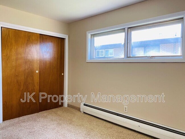 Building Photo - 2100 4th St NE