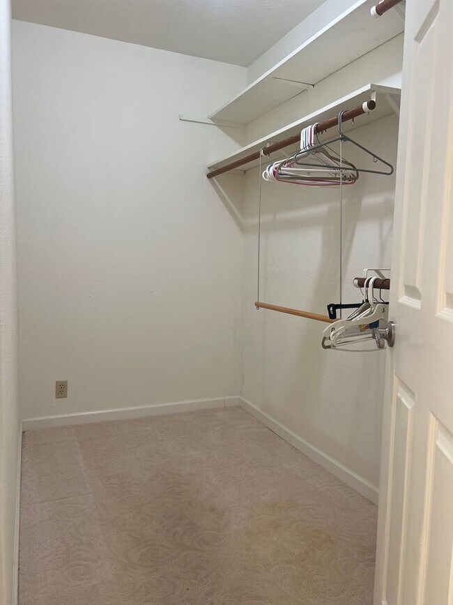 Building Photo - 4303 Horseman Ln