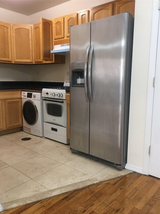 Building Photo - 141-44 84th Rd