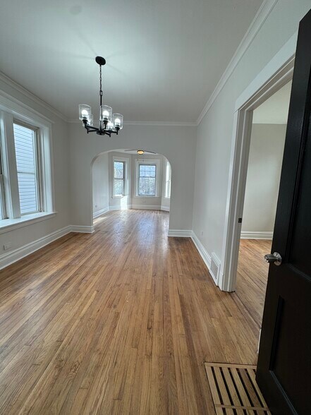 Building Photo - 3516 W Evergreen Ave