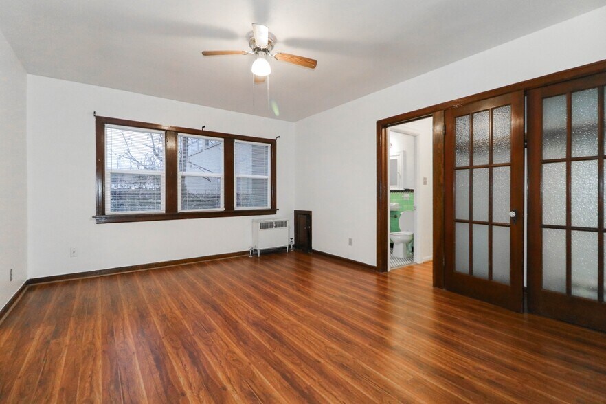 Building Photo - 335 E Broadway