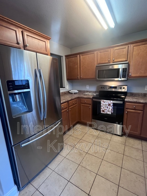 Building Photo - 1420 Hazelgreen Way