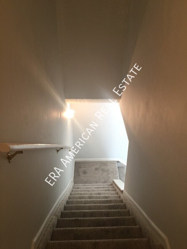 Building Photo - 27 11th St