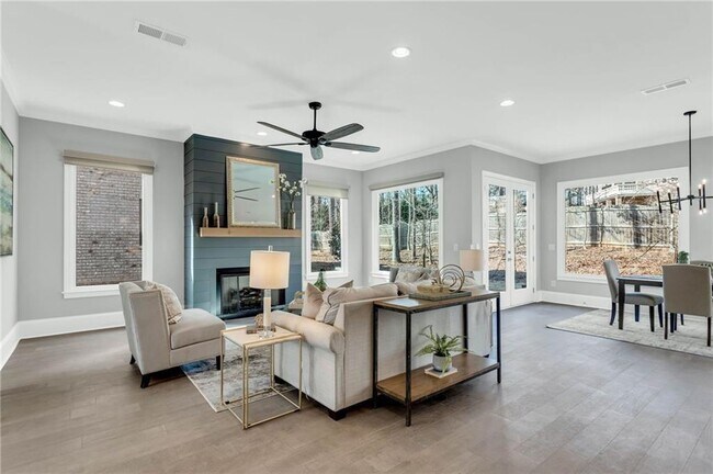 Building Photo - 909 Sunny Meadows Ln