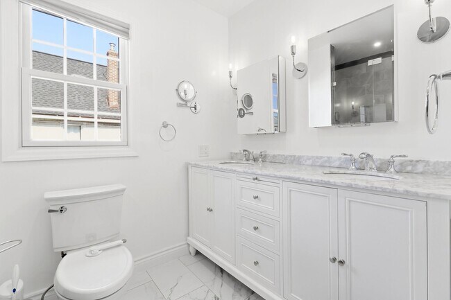Building Photo - 131 76th St