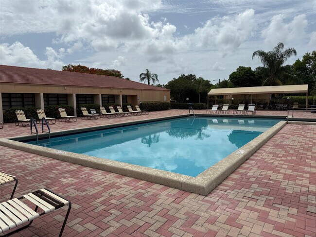 Building Photo - 6215 Coral Lake Dr