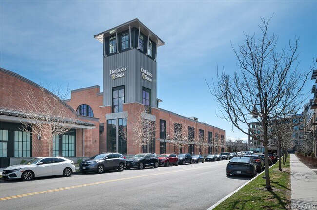 Building Photo - 348 Horseman Blvd