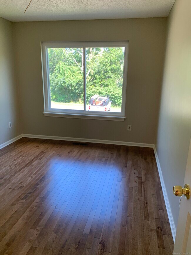 Building Photo - 127 Peddlers Dr