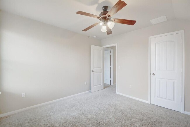 Building Photo - 421 Pentire Way