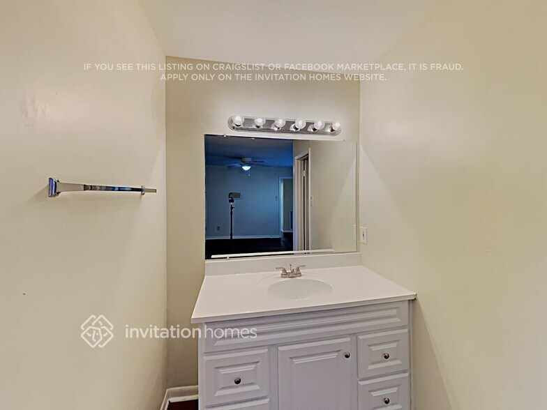 Building Photo - 15834 Fox Springs Dr