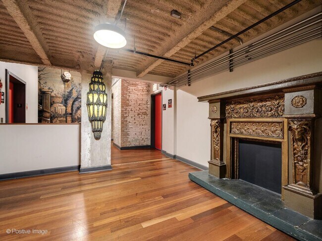 Building Photo - 2545 S Dearborn St
