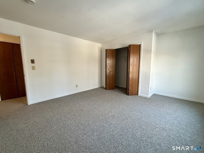 Building Photo - 22 Dartmouth Dr