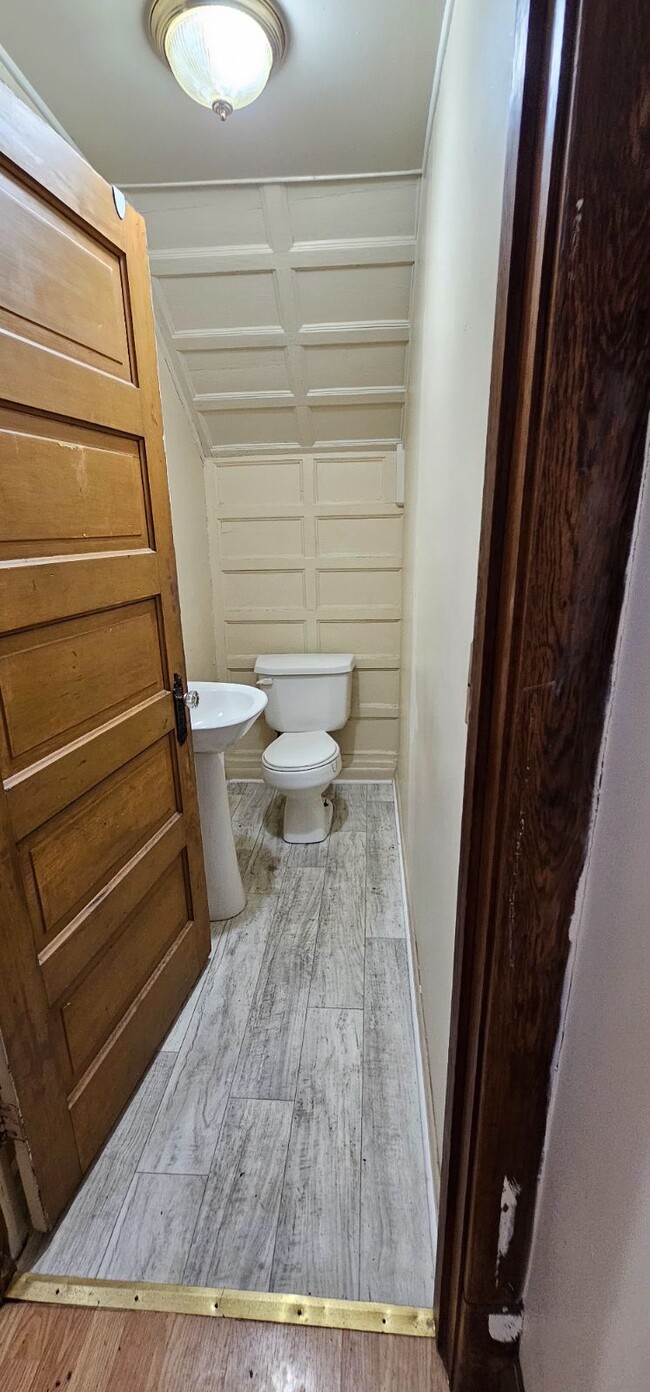 Building Photo - 921 10th St