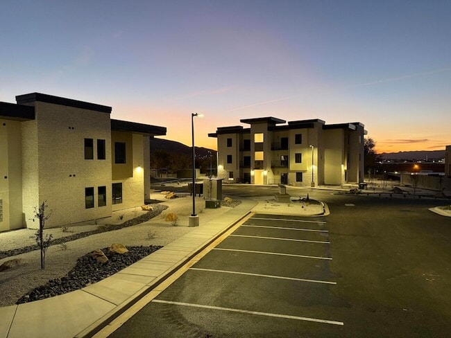 Building Photo - 983 W State St