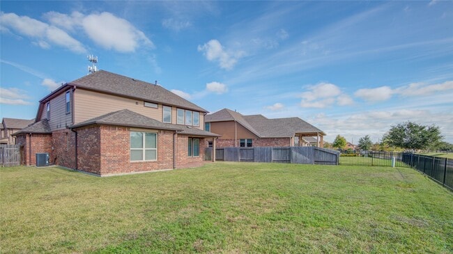 Building Photo - 12816 Oak Fls Dr