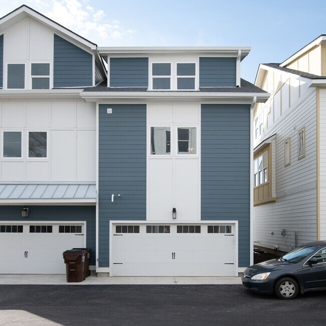 Building Photo - Welcome to The Becanni in Charlotte Park!