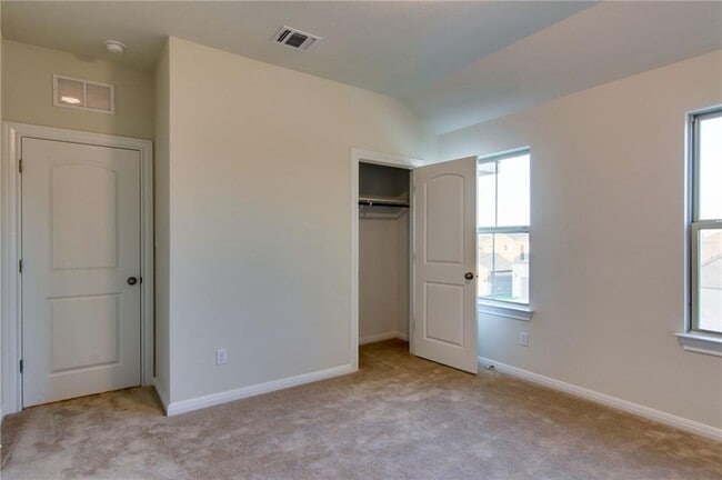 Building Photo - 15900 Cessida St