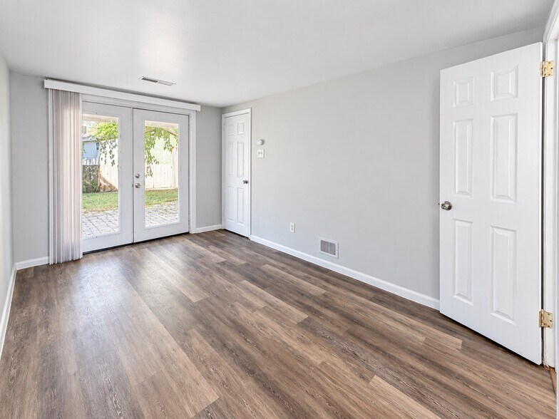 Building Photo - 727 W Emaus Ave