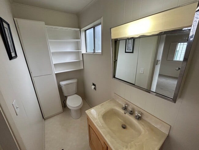 Building Photo - Great 3 bedroom 1.75 bath House in Tacoma with large backyard!