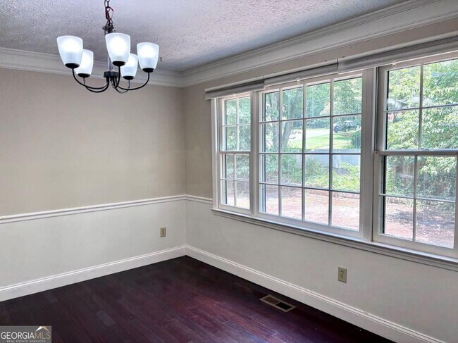 Building Photo - 2408 Crooked Tree Ct NE