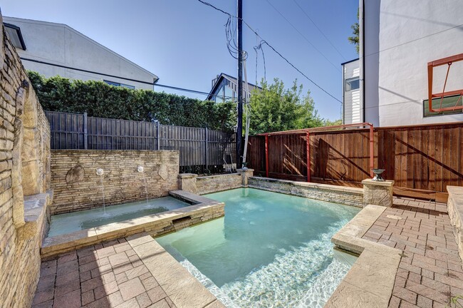 Building Photo - 1919 W McKinney St