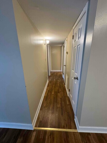 Building Photo - 1801 Marion Manor Dr