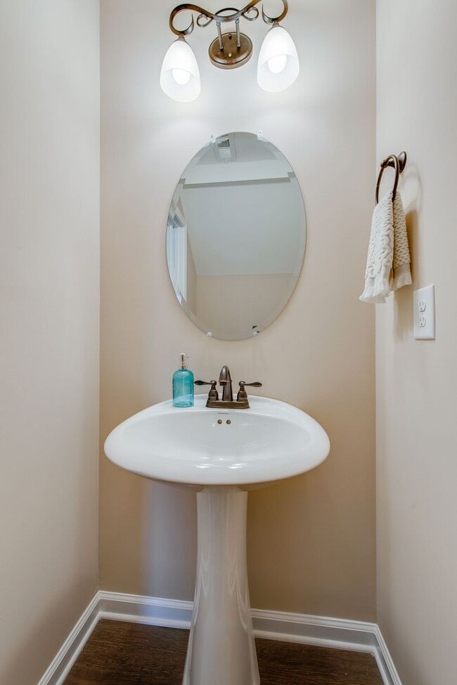 Building Photo - Meadow Ridge Town Homes