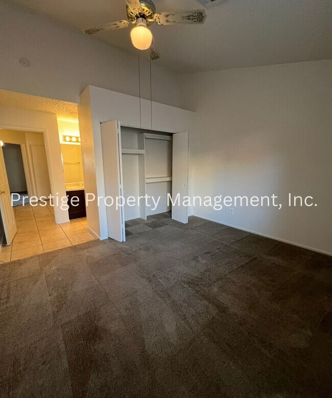 Building Photo - Wonderful Townhouse Located in the Northwest!!!