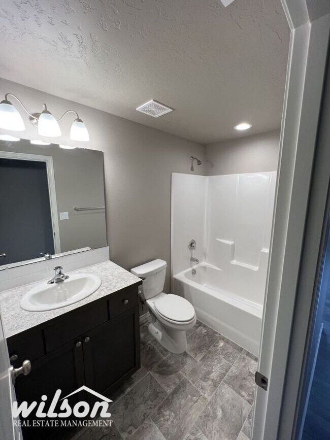 Building Photo - Charming 3BD/2BA in West Valley - Your Ide...