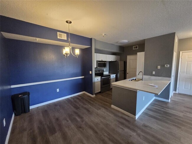 Building Photo - 5572 Metrowest Blvd