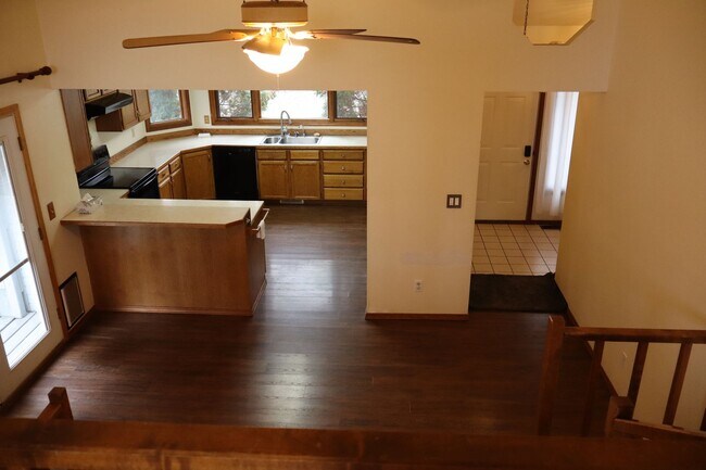 Building Photo - Spacious Home with Large pet friendly yard