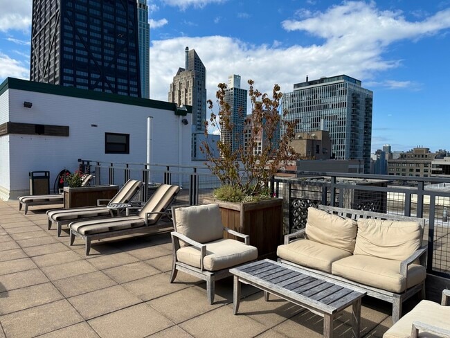 Building Photo - 850 N Dewitt Pl