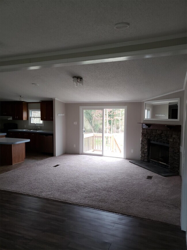 Primary Photo - 325 E Jewett Ave