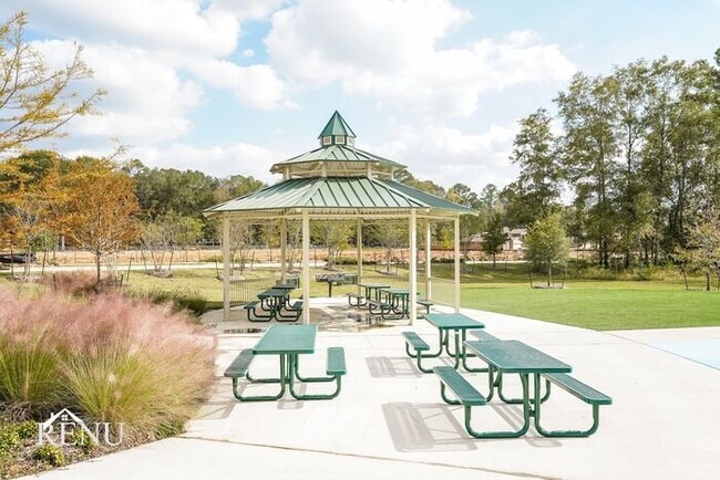 Building Photo - 25342 Shadowdale Dr