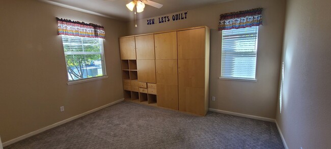 Building Photo - HALF OFF ONE MONTH RENT IF APPROVED AND MO...