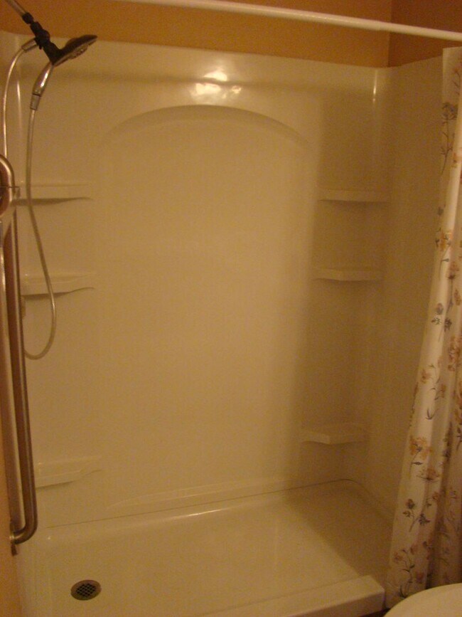 Building Photo - PENDING APPROVED APPLICATION!!!-No longer ...