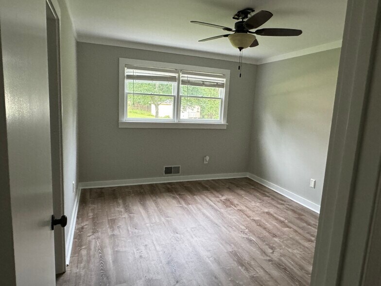 Building Photo - 1490 Crooked Creek Rd