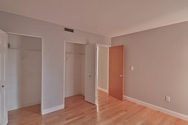 Building Photo - 1850 Beacon St