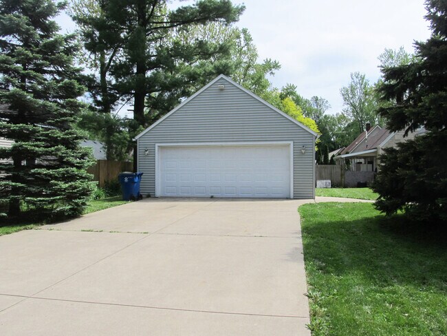 Building Photo - Quaint Cape Cod in Kalamazoo