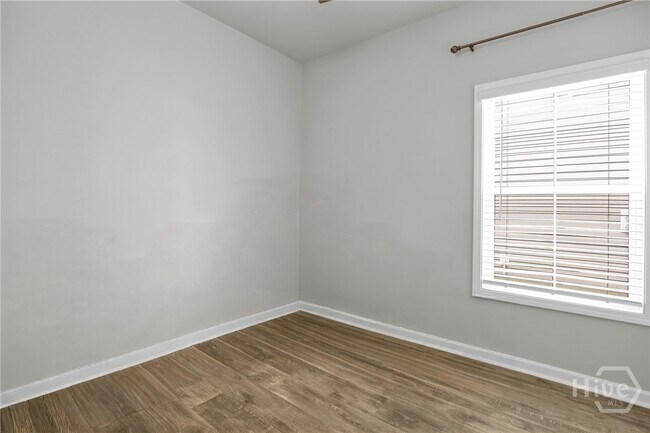 Building Photo - 106 Geranium Wy