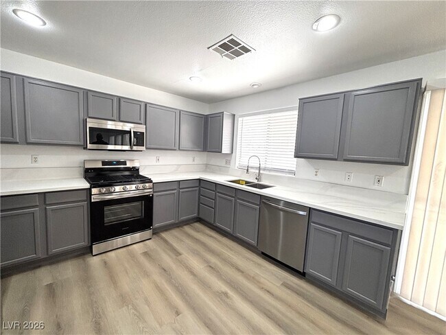 Building Photo - 7383 W Diablo Dr