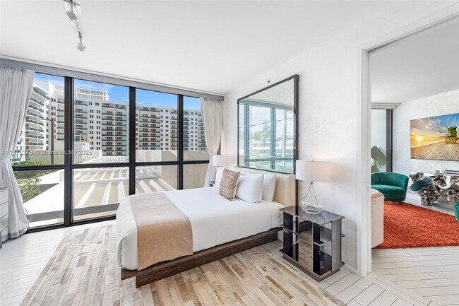 Building Photo - 2201 Collins Ave
