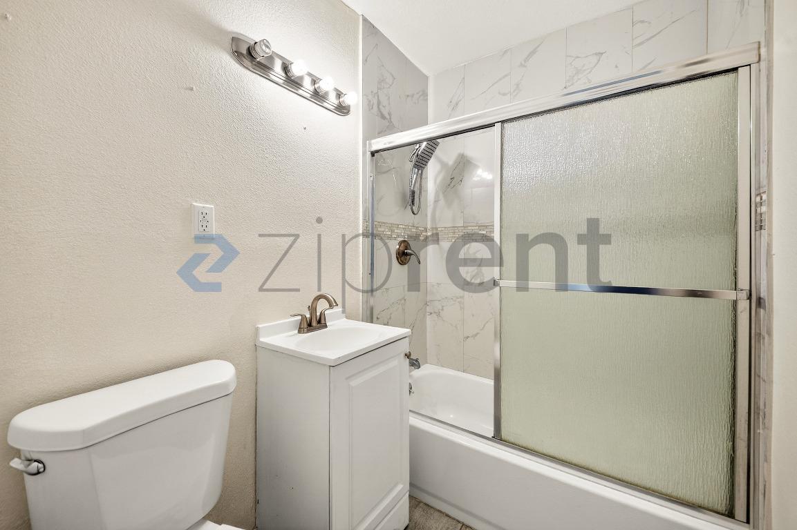 Building Photo - 45463 Foxton Ave