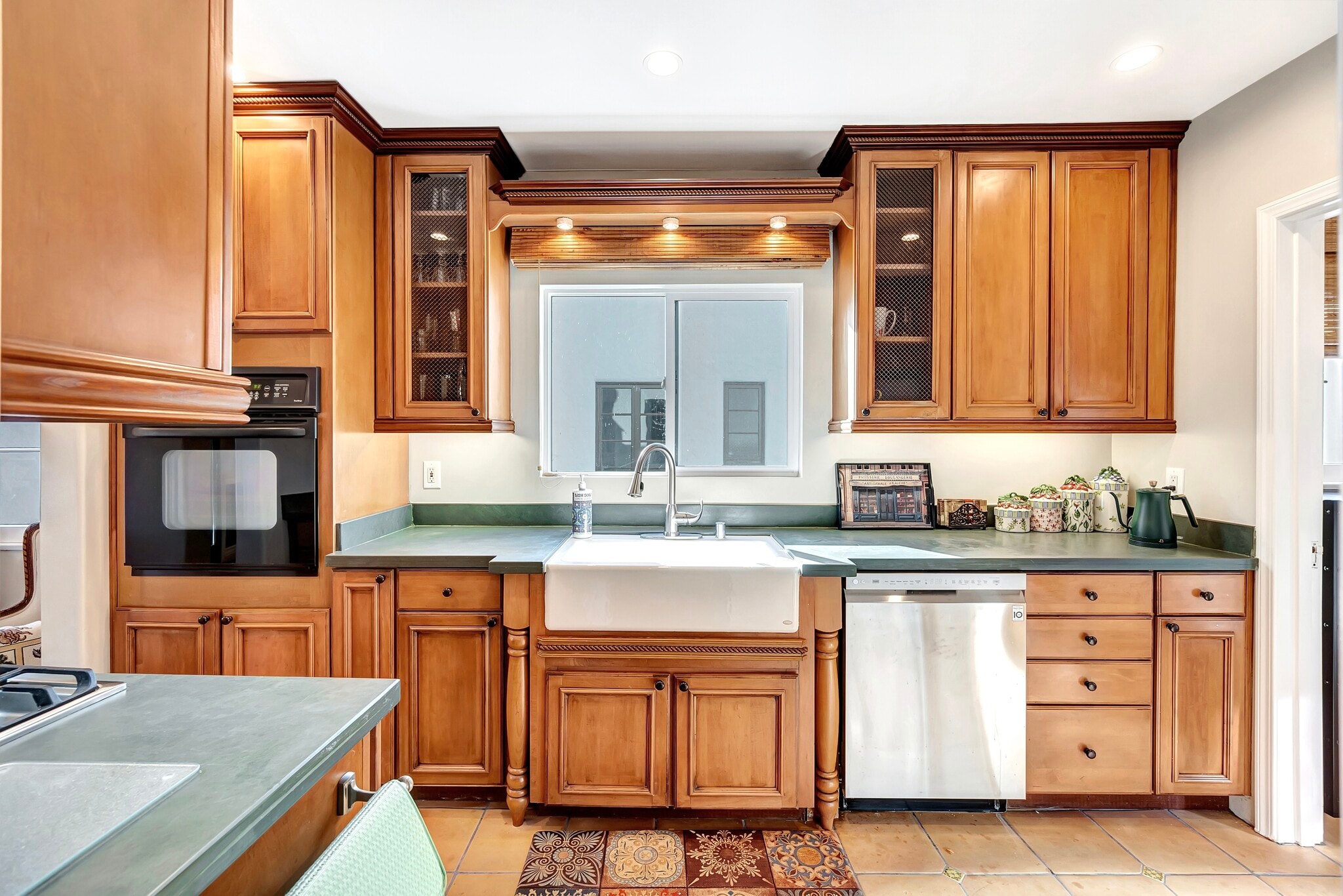 Kitchen - 343 N Croft Ave