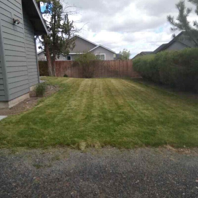 Building Photo - 2360 NW 19th St