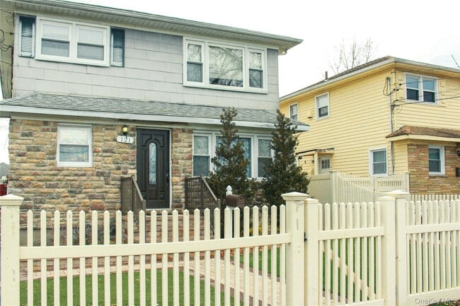 Building Photo - 121 Nassau Blvd