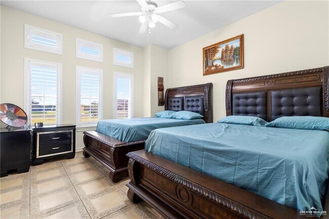Building Photo - 4004 Persimmon Dr