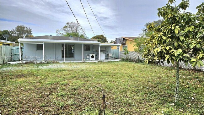 Building Photo - 123 SW 68th Ave