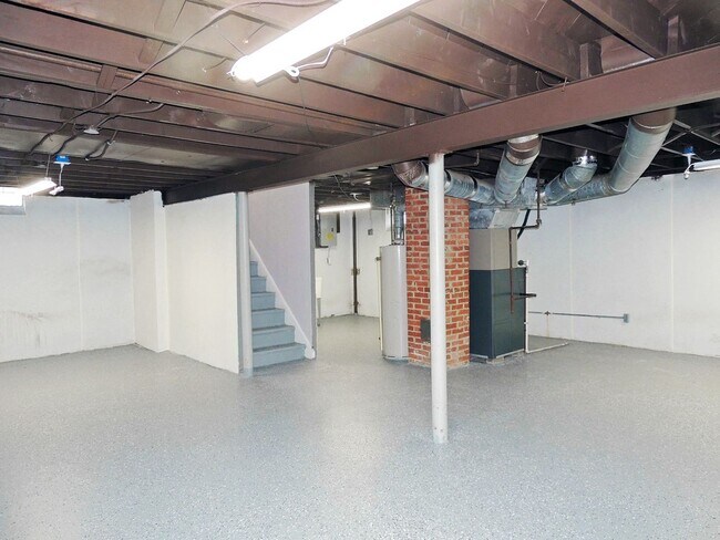 Building Photo - 106 Cowles Ave