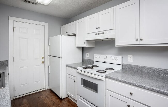 Building Photo - " 2-Bed Duplex on Large Lot- Off Street Parking"